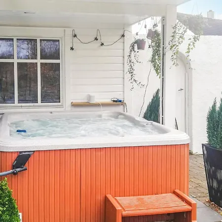 Apartment Amazing In With 3 Bedrooms, Jacuzzi And Wifi Mosterhamn